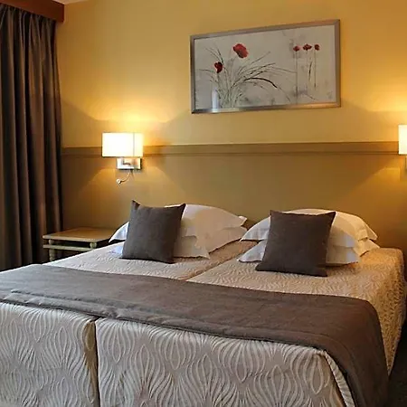 호텔 Des Trois Chateaux 2*