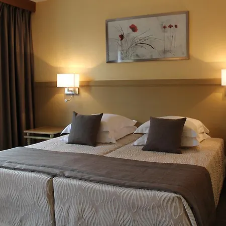 호텔 Des Trois Chateaux 2*
