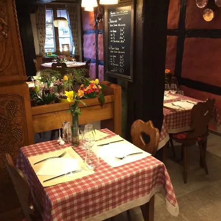 Hotel Des Trois Chateaux 2*