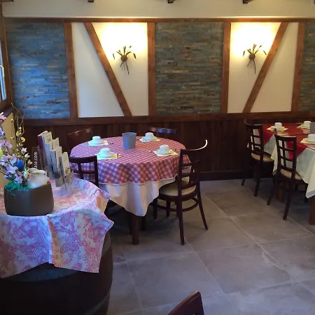 ホテル オーベルジュ デ トロワ シャトー 2*