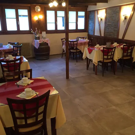 オーベルジュ デ トロワ シャトー 2* エーグイスハイム