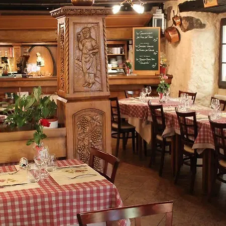 Hotel Des Trois Chateaux Eguisheim