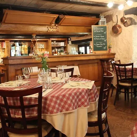 Hotel Des Trois Chateaux Eguisheim